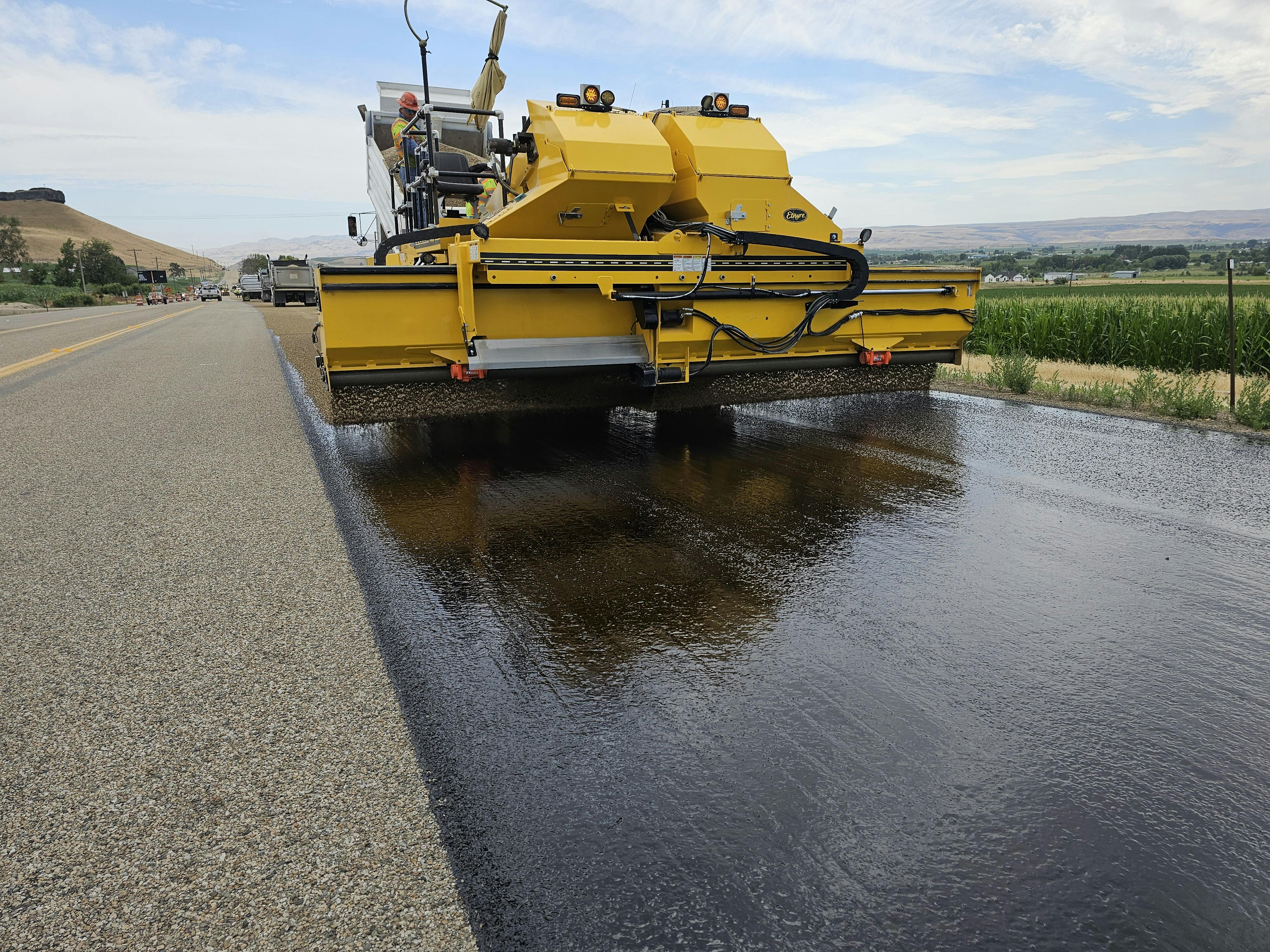 Bitumen applications in road construction environments